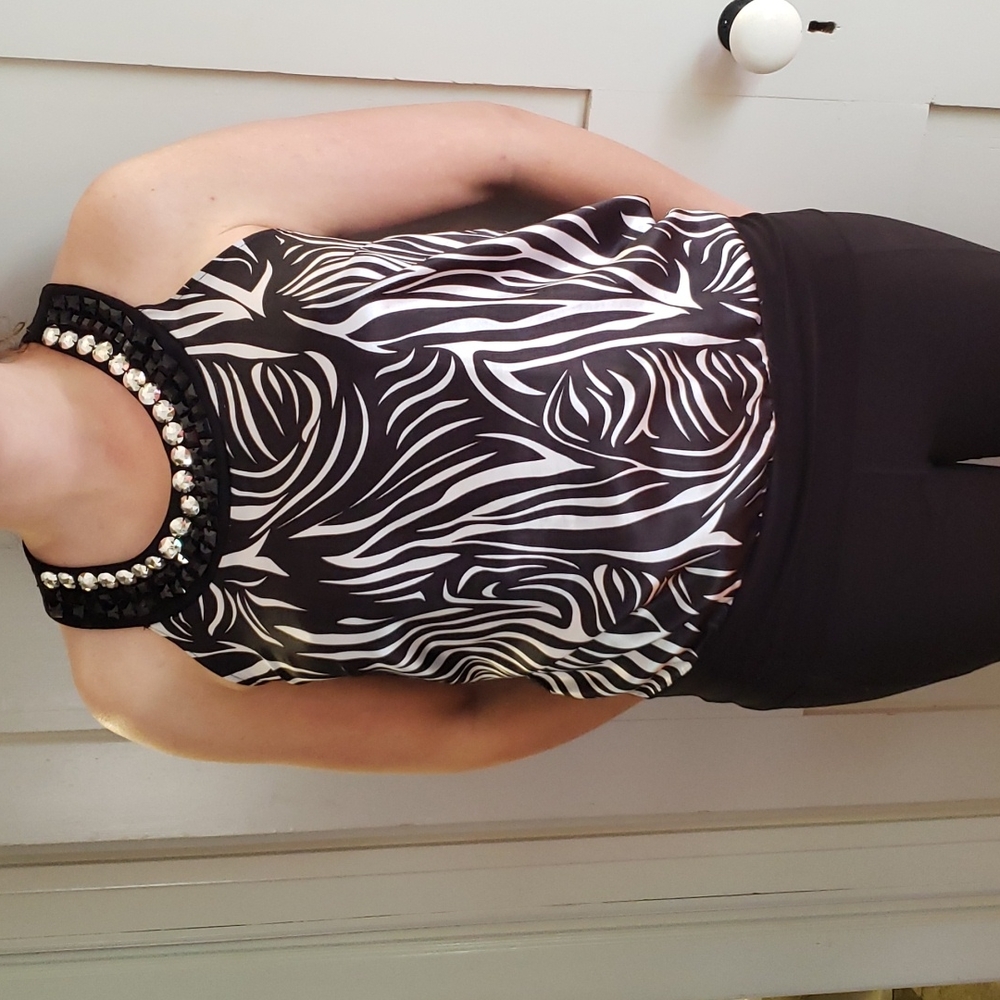 Suzy Shier women's M zebra print sleeveless top.